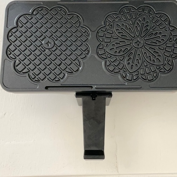 CucinaPro Non-Stick Pizzelle Baker - Picture 8 of 10